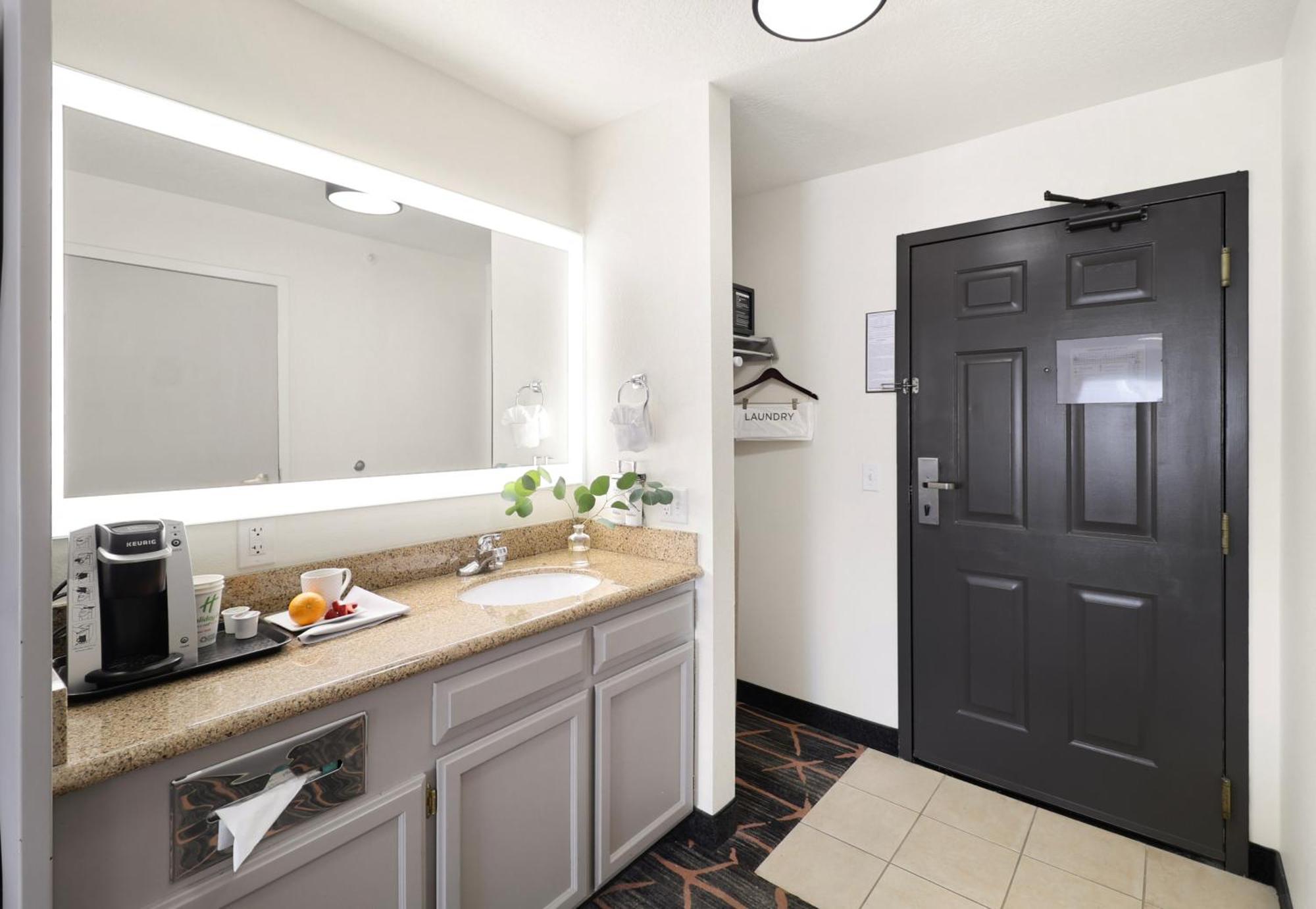 Holiday Inn Redding By Ihg Bagian luar foto