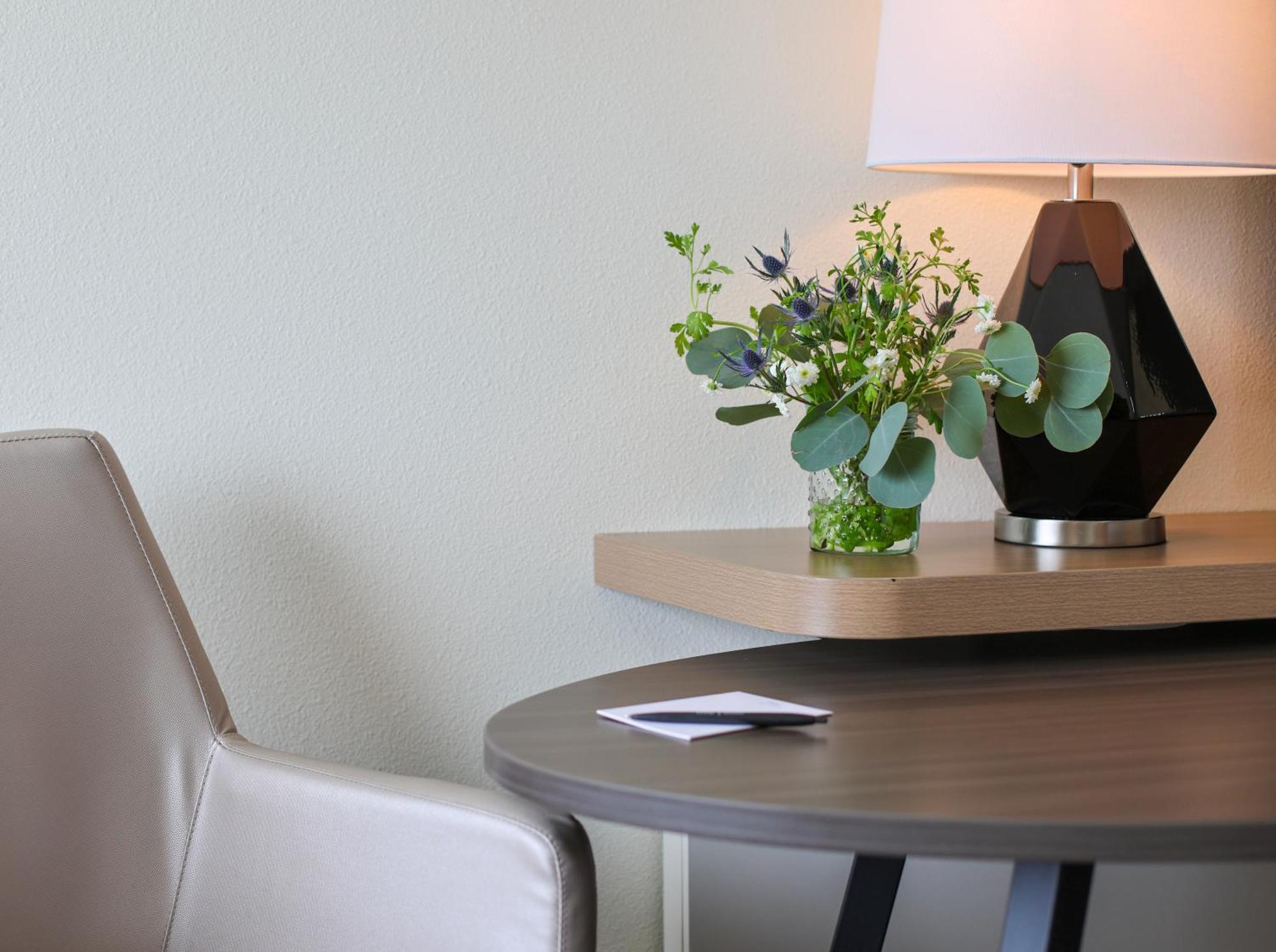 Holiday Inn Redding By Ihg Bagian luar foto